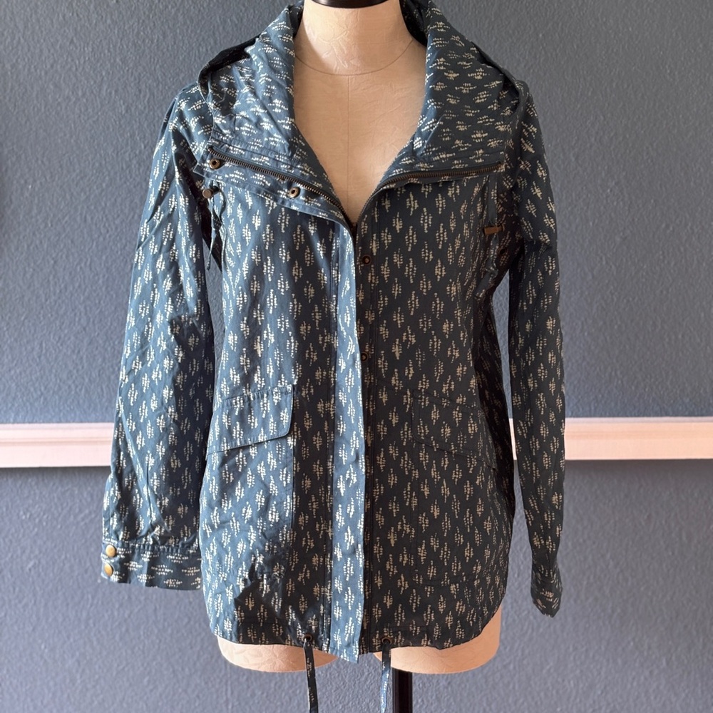 Lucky Lotus Stylish Blue Patterned Women's Jacket in Small